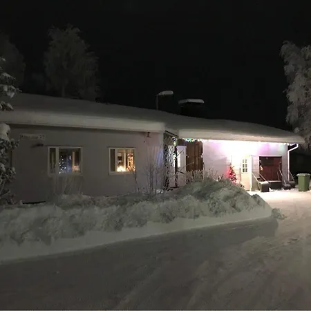 빌라 Narikka, Tilava Ja Rauhallinen Kittilaen Keskustassa