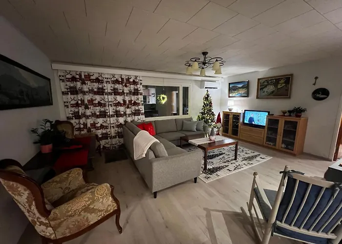 Βίλα Narikka, Tilava Ja Rauhallinen Kittilaen Keskustassa Kittilä